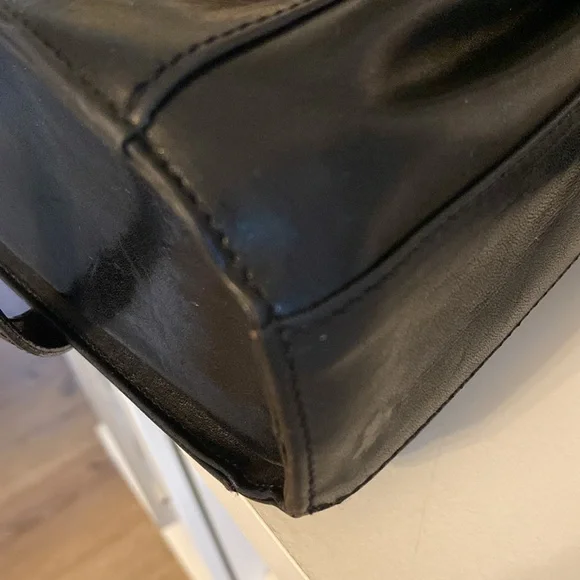 Vintage Brahmin hard leather crossbody purse with adjustable strap - Picture 4 of 16